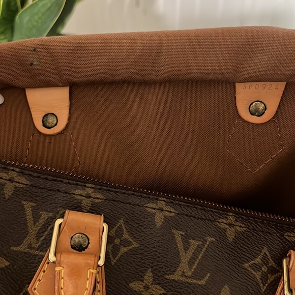 Louis Vuitton Monogram Speedy 40 Hand Boston Bag - Picture 13 of 14